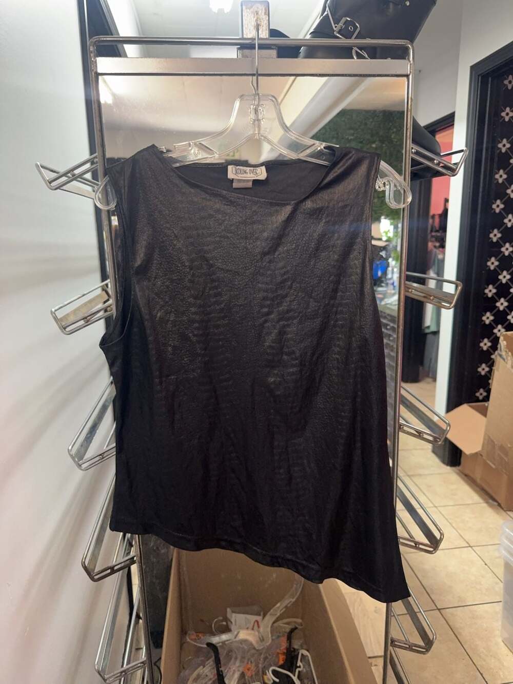 Rolling Over Black Textured Asymmetrical Sleeveless Tank Top Size Large